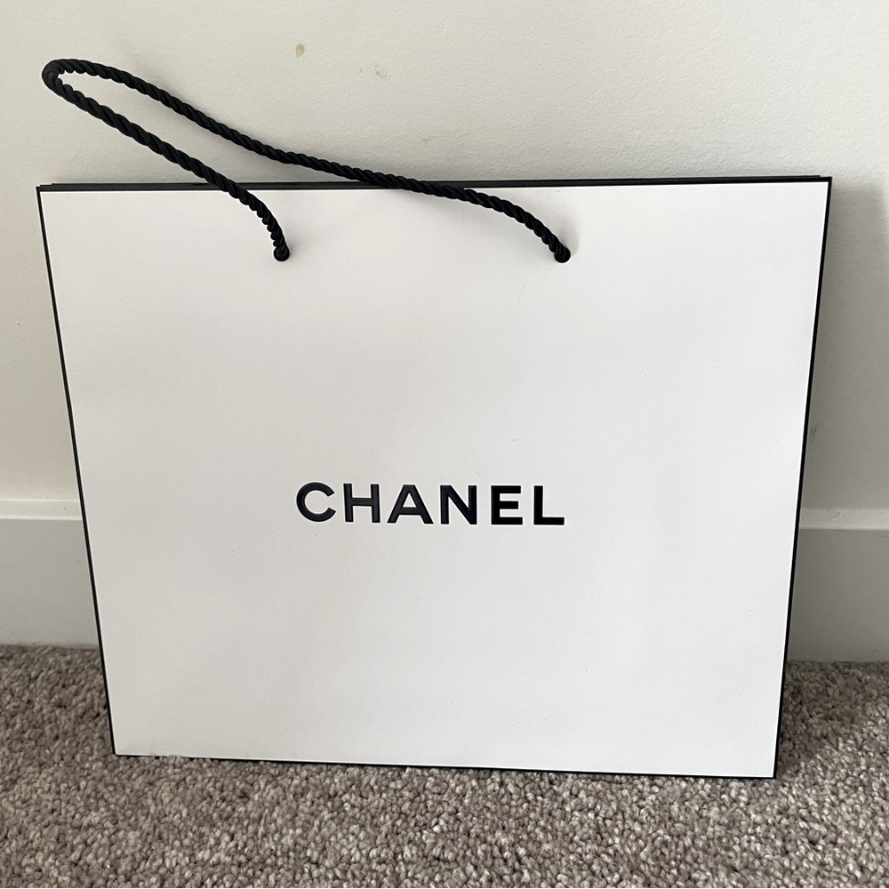 Chanel White paper Shopping Bag